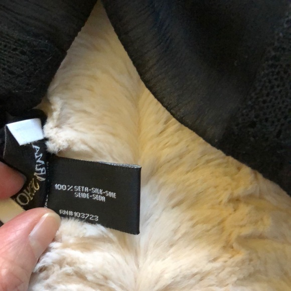 Authentic Giorgio Armani Silk Scarf - Picture 4 of 6